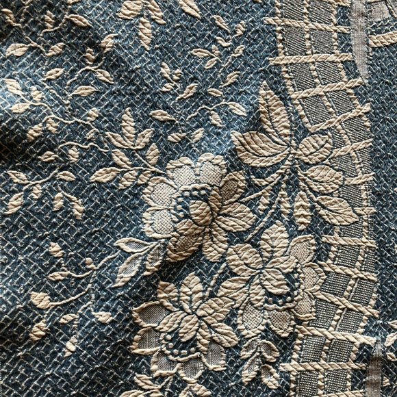 Vintage 1934 Bedspread Coverlet Scalloped Edges 8x6 ft Reversable - Picture 6 of 9